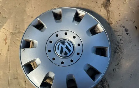 Volkswagen Transporter - Caravelle T5 R16 wheel hub/cap/trim 7H0601147