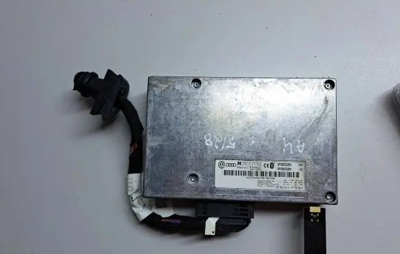 Audi A4 S4 B7 8E 8H Bluetooth control unit module 8P0862335H 6359SSW75070649