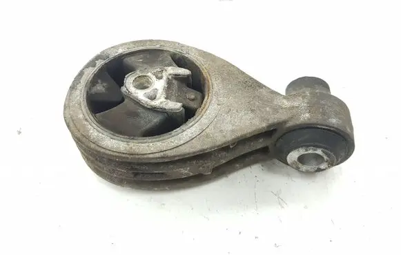 Nissan Qashqai Engine mount bracket