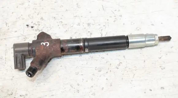 Toyota Auris 150 Fuel injector 236700R080