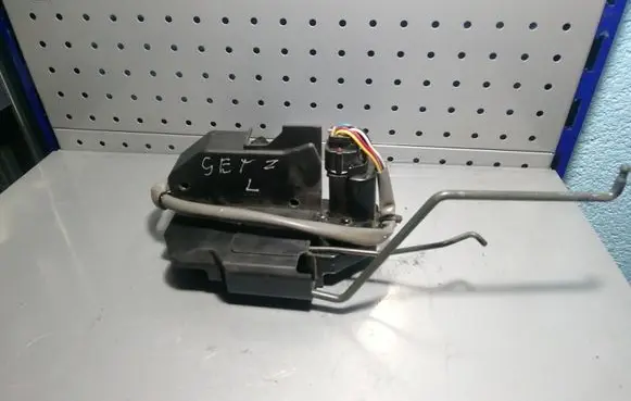 Hyundai Getz Front door lock