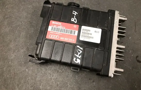 Volkswagen Golf II Engine control unit/module 0261200273 443907311C