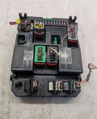 Peugeot 307 Fuse module 9644098180 9636760580 00901738