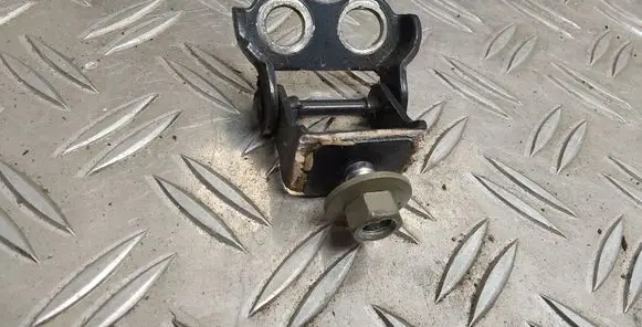 Tailgate/trunk/boot hinge