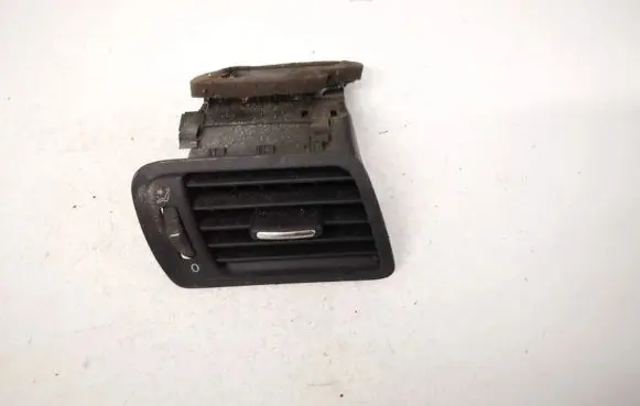 Volkswagen PASSAT B6 Dash center air vent grill 3c2819702 05772-001