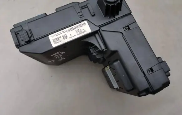 Volvo V70 Fuse module 30728542 12243779