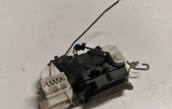 Peugeot 607 Rear door lock