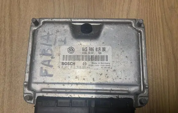 Skoda Fabia Mk1 (6Y) Engine control unit/module 045906019BR 0281012318 1039S11626
