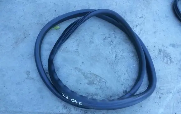 Volvo S40 Rubber seal rear door 