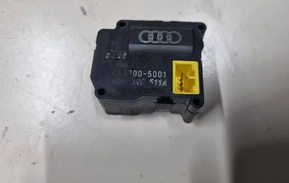 Audi A8 S8 D2 4D Air flap motor/actuator 0637005001 3D0820511A