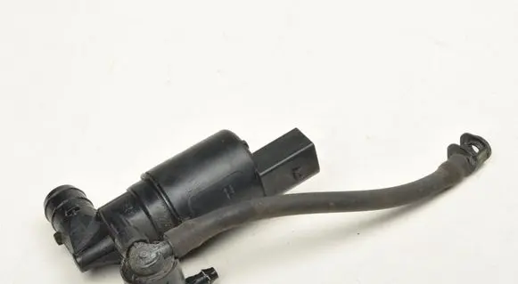 Volvo V60 Windscreen/windshield washer pump 31457428