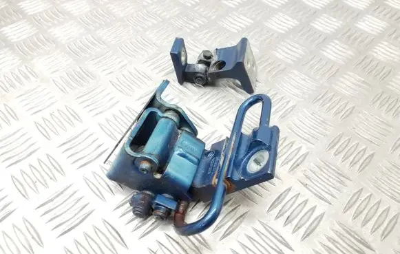 Rear door hinge set