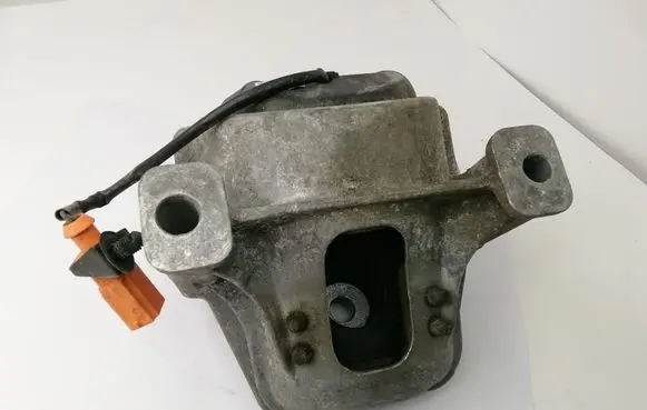 Audi Q5 SQ5 Engine mount bracket 785647137724