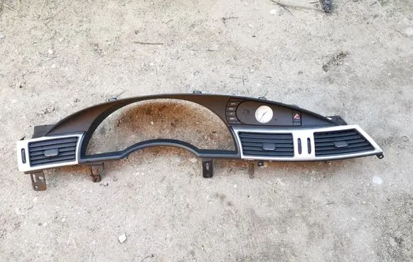 Chrysler Pacifica Dash center air vent grill P04685911AC OWC07TRMAB F1014B2021