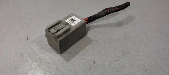 Opel Astra H Coolant fan relay 13178656
