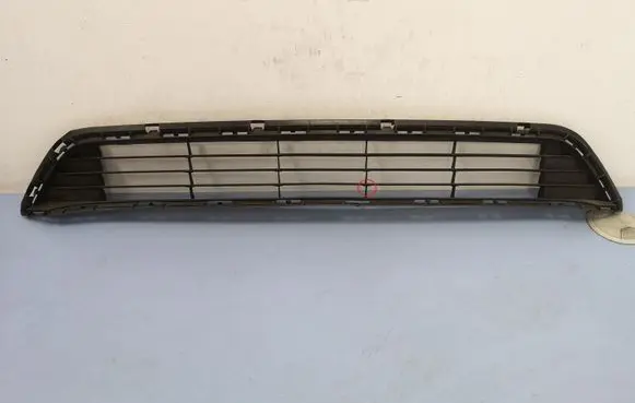 Toyota Avensis T270 Front bumper lower grill 5311205100