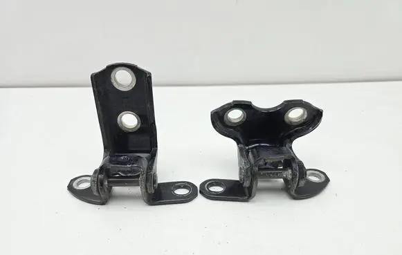 Toyota RAV 4 (XA40) Rear door hinge set 