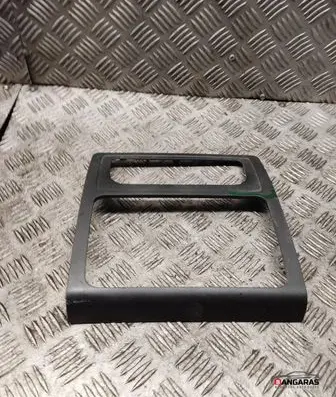 Volkswagen Caddy Radio/GPS head unit trim 2k5858061