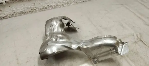 Volvo XC90 Heat shield in engine bay 32290169