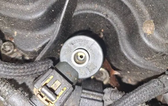 Opel Zafira B Fuel injector 0445110276