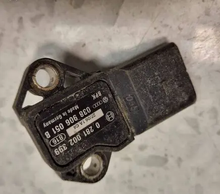 Volkswagen Golf V Air pressure sensor 038906051B 0281002399