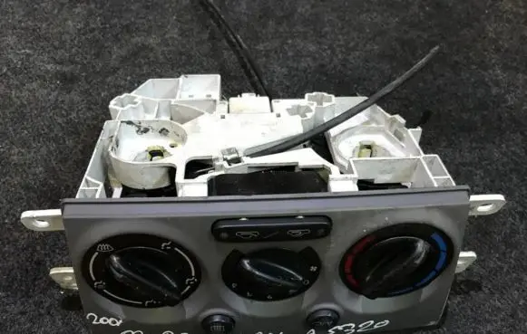 Mazda Premacy Climate control unit cb08a 9l17