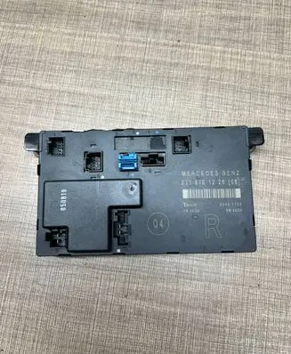 Mercedes-Benz E W211 Door control unit/module 2118701226 00401702