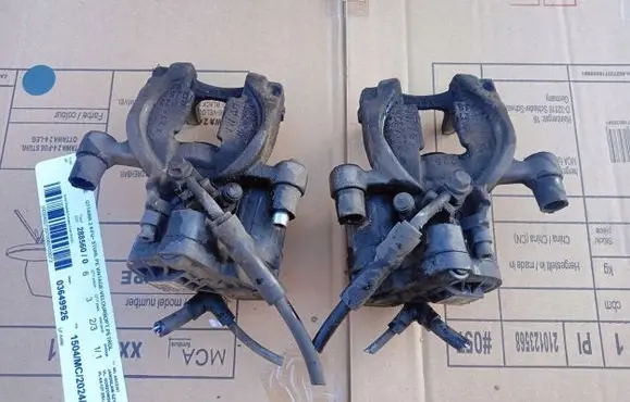 Volkswagen PASSAT B8 Rear brake caliper 3Q0615406