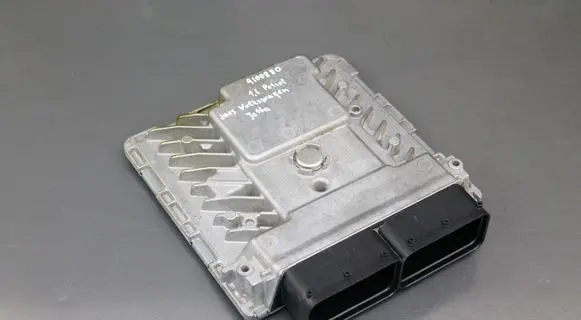 Volkswagen Jetta VI Engine control unit/module 06K907425