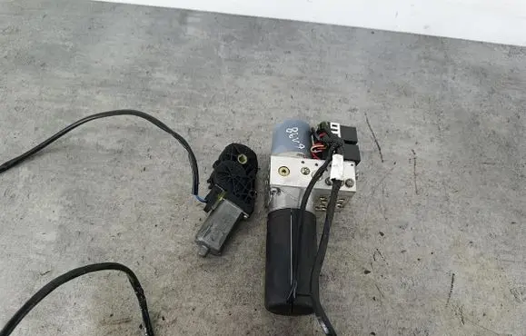 Peugeot 307 CC Convertible roof hydraulic pump 0562130106