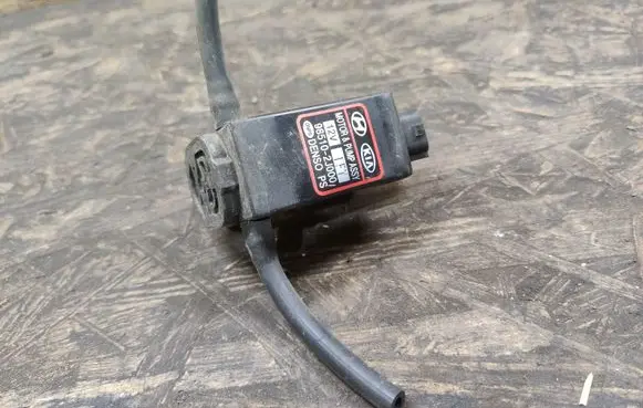 KIA Rio Windscreen/windshield washer pump 985102J000