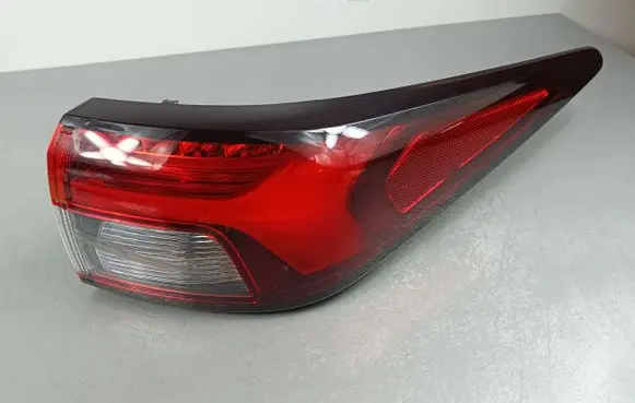 Mitsubishi Outlander IV Rear/tail lights