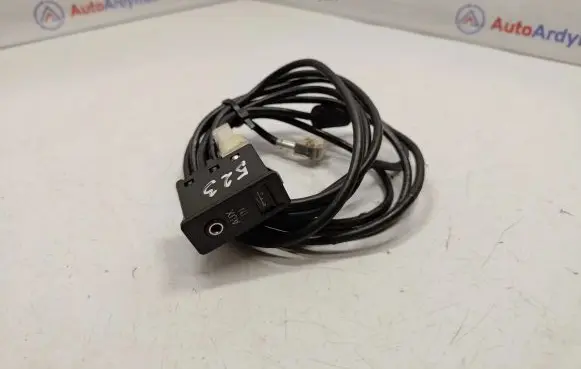 BMW 5 GT F07 AUX in-socket connector 61319129651 84109237653 51169138500