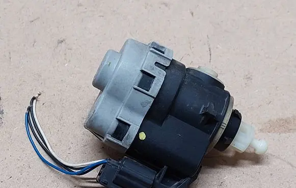 Citroen C5 Headlight level adjustment motor 89062253