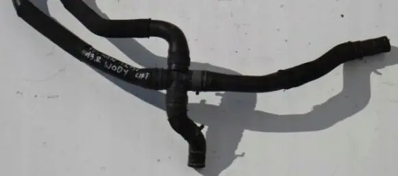 Volkswagen Touran II Engine coolant pipe/hose 3245598