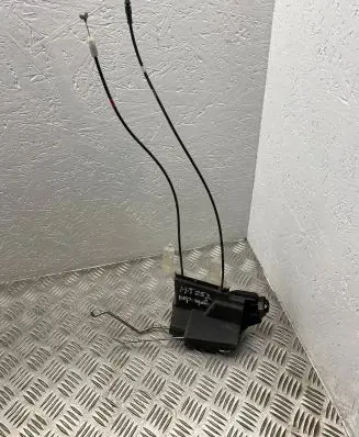 Hyundai Tucson JM Front door lock
