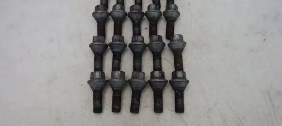 Opel Vivaro Nuts/bolts 