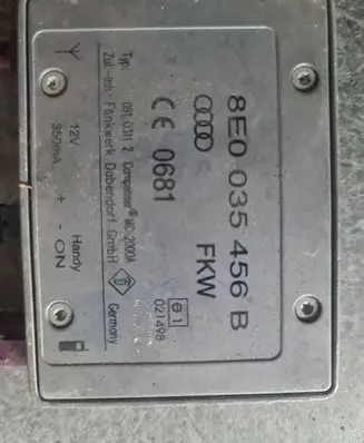 Audi A4 S4 B7 8E 8H Antenna control unit 8E0035456B 09103112