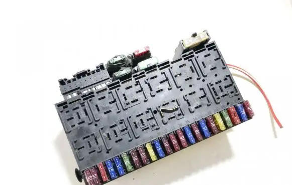 Volkswagen Golf III Fuse box set 3a0972559