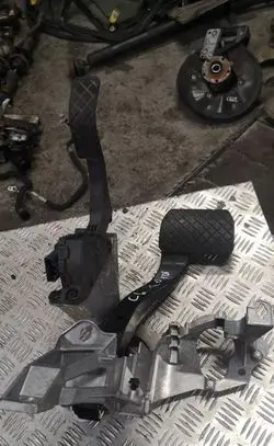 Audi A6 S6 C6 4F Pedal assembly 4f1723117a