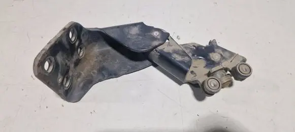 Peugeot 1007 Front door lower hinge