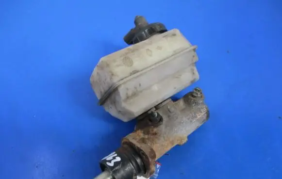 Renault Laguna I Master brake cylinder 7700823486