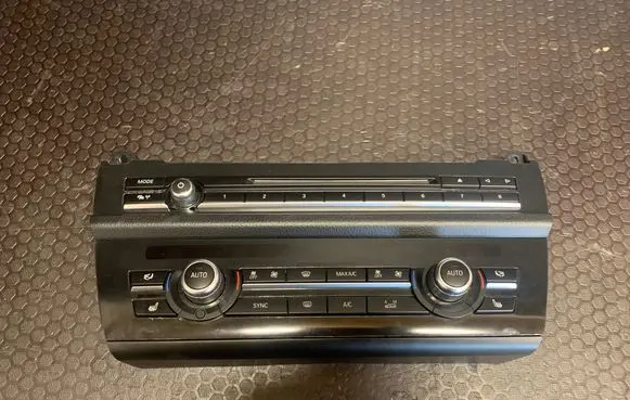 BMW 5 F10 F11 Climate control unit 6805770 0002656644 900256340037