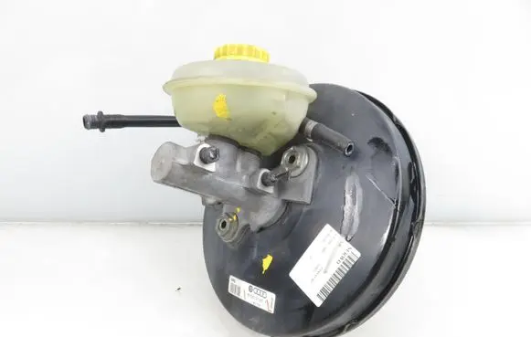 Volkswagen PASSAT B5 Brake booster 8D0612105F