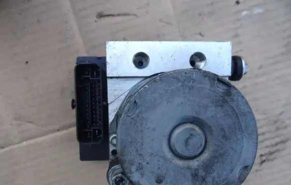 Peugeot 5008 ABS Pump 9676244880