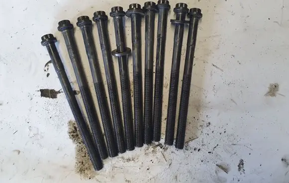 Toyota Corolla Verso E121 Cylinder head bolts NOCODE