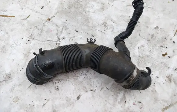 Volkswagen Touran I Air intake hose/pipe 