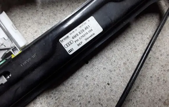 Audi Q8 Rear window lifting mechanism without motor 4M8839461