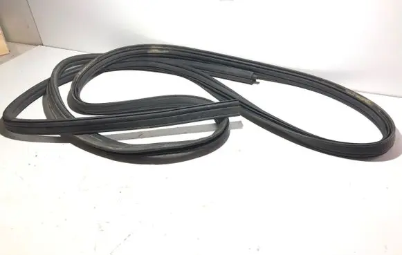 Volkswagen Multivan T5 Loading door rubber seal (on body) 