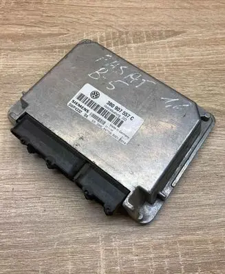 Volkswagen PASSAT B5 Engine control unit/module ECU 3B0907557C 5WP433204